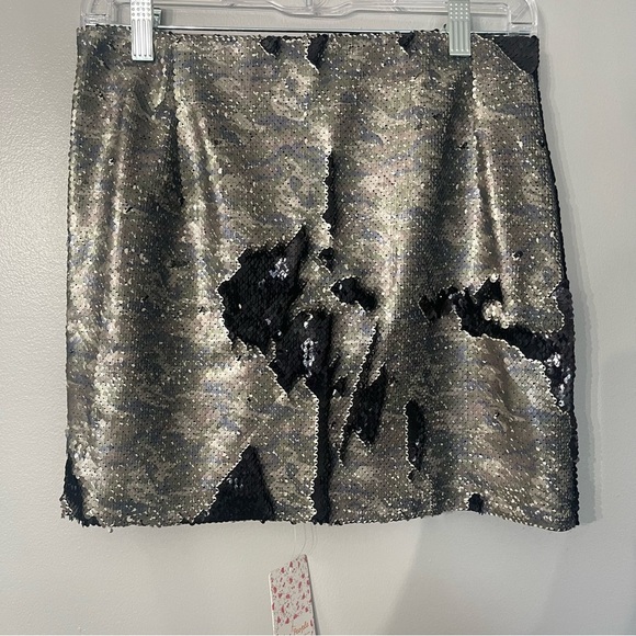 Free People NWT Reversible Sequin Camo Mini Skirt Flip
Sequins Camouflage - Sz 4 - Picture 8 of 14